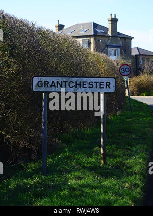 Il villaggio segno a Grantchester Foto Stock