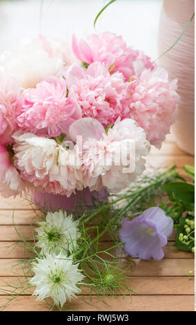 La botanica, deco con fiori di peonia, attenzione! Per Greetingcard-Use / Postcard-Use nei Paesi di lingua tedesca talune restrizioni possono applicare Foto Stock