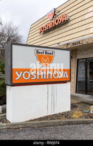 Yoshinoya, carni bovine ciotola, gyudon giapponese (carni bovine bowl) ristorante, segno; Cupertino, California, Stati Uniti d'America Foto Stock