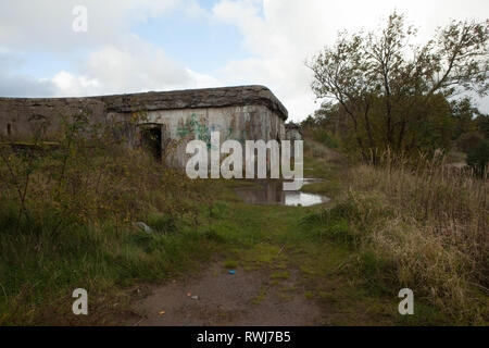 Abbandonata la Costa fortificazioni dalla ex Unione Sovietica base militare, Liepaja, Karosta, Lettonia Foto Stock