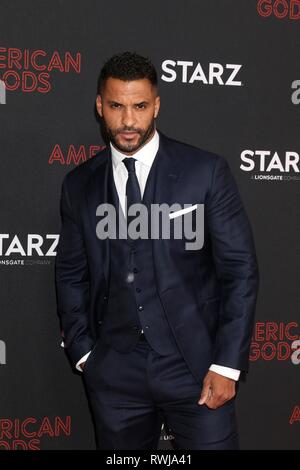 Los Angeles, CA, Stati Uniti d'America. Mar 5, 2019. Ricky Whittle presso gli arrivi per AMERICAN dèi stagione due Premiere su STARZ, Ace Hotel Los Angeles, CA il 5 marzo 2019. Credito: Priscilla concedere/Everett raccolta/Alamy Live News Foto Stock