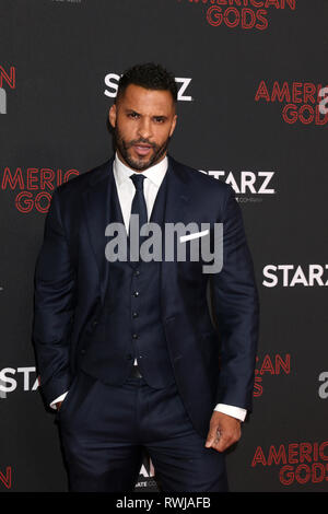 Los Angeles, CA, Stati Uniti d'America. Mar 5, 2019. LOS ANGELES - MAR 5: Ricky Whittle presso l'"American dèi'' Stagione 2 Premiere presso il Teatro di Ace Hotel il 5 marzo 2019 a Los Angeles, CA Credito: Kay Blake/ZUMA filo/Alamy Live News Foto Stock