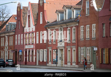 Potsdam, Germania. 05 Mar, 2019. Le facciate delle case a schiera nel quartiere olandese sono rivestite in tutto rosso con mattoni clinker. Credito: Monika Skolimowska/dpa-Zentralbild/ZB/dpa/Alamy Live News Foto Stock