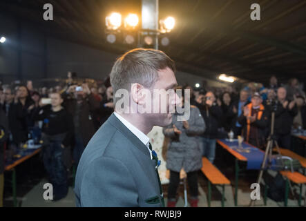 Bahretal, Germania. 06 Mar, 2019. Andre Poggenburg, presidente del partito Aufbruch deutscher Patrioten (ADP), arriva al mercoledì delle ceneri evento del suo partito. Credito: Sebastian Kahnert/dpa/Alamy Live News Foto Stock