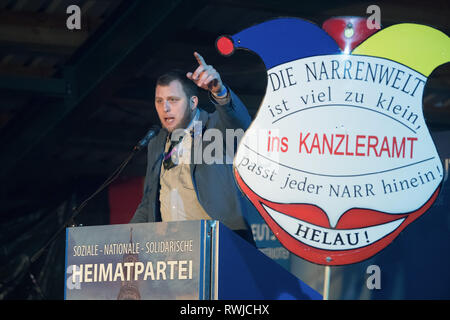 Bahretal, Germania. 06 Mar, 2019. Giuseppe Przybylla, membro del consiglio di amministrazione del partito dei patrioti tedeschi (ADP), parla al suo partito mercoledì delle ceneri evento. Credito: Sebastian Kahnert/dpa/Alamy Live News Foto Stock