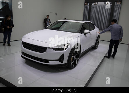 Ginevra. 6 Mar, 2019. Foto scattata il 6 marzo 2019 mostra il tutto-elettrico Polestar 2 all'ottantanovesimo Geneva International Motor Show di Ginevra, Svizzera. Le automobili elettriche e le auto ibride sono mette in evidenza in questo anno il Geneva International Motor Show, che sarà aperta al pubblico dal 7 Marzo al 17. Credito: Xu Jinquan/Xinhua/Alamy Live News Foto Stock