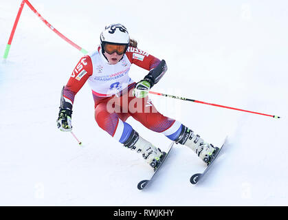 Krasnoyarsk, Russia. 7 Mar, 2019. In Russia la Iulija Pleshkova compete durante la donna slalom gigante di sci alpino a Krasnoyarsk, Russia, Marzo 7, 2019. Credito: Egli Changshan/Xinhua/Alamy Live News Foto Stock