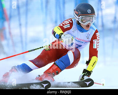 Krasnoyarsk, Russia. 7 Mar, 2019. In Russia la Ekaterina Tkachenko compete durante la donna slalom gigante di sci alpino a Krasnoyarsk, Russia, Marzo 7, 2019. Credito: Egli Changshan/Xinhua/Alamy Live News Foto Stock