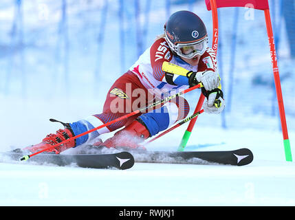 Krasnoyarsk, Russia. 7 Mar, 2019. In Russia la Ekaterina Tkachenko compete durante la donna slalom gigante di sci alpino a Krasnoyarsk, Russia, Marzo 7, 2019. Credito: Egli Changshan/Xinhua/Alamy Live News Foto Stock