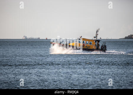 Cobh, Cork, Irlanda. 07Th Mar, 2019. Porto di Cork barche pilota Gleann Mór capi fuori ad un attesa nave da carico in Cobh, Co Cork, Irlanda. Credito: David Creedon/Alamy Live News Foto Stock