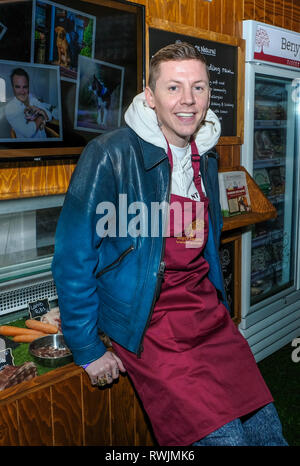 NEC Birmingham, UK. 7 Mar 2019. Il Crufts Dog Show. Professore ospite verde sul Benyfit naturale alimento di cane stand Credito: charlie bryan/Alamy Live News Foto Stock