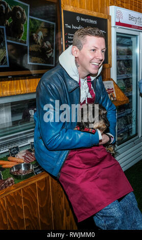 NEC Birmingham, UK. 7 Mar 2019. Il Crufts Dog Show. Professore ospite verde sul Benyfit naturale alimento di cane stand Credito: charlie bryan/Alamy Live News Foto Stock