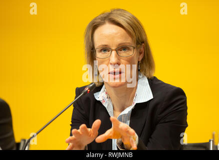 Bonn, Germania, 7 marzo 2019, Deutsche Post DHL Group, bilancio news conferenza: CFO Melanie Kreis. Credito: Juergen schwarz/Alamy Live News Foto Stock