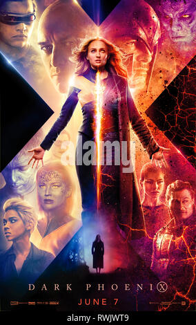 Dark Phoenix (2019) diretto da Simon Kinberg e interpretato da Sophie Turner, Jennifer Lawrence e James McAvoy. Jean Grey soccombe al lato oscuro della sua potenza e si trasforma in Dark Phoenix. Può la X-Men per salvare il suo? Foto Stock