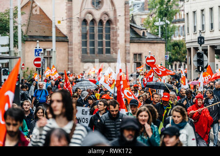 Strasburgo, Francia - Sep 12, 2017: politico marzo durante un francese giornata nazionale di protesta contro la riforma del lavoro proposto da Emmanuel Macron di governo Foto Stock
