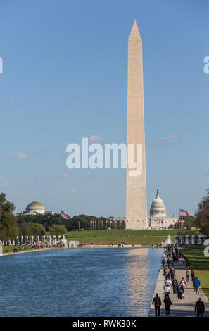 Il Monumento a Washington prese dal monumento a Lincoln; Washington, Stati Uniti d'America Foto Stock