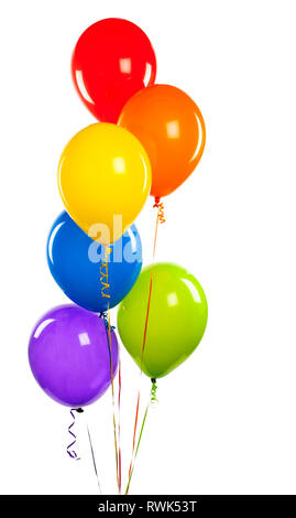 Gruppo di colorati palloncini di compleanno isolati su sfondo bianco Foto Stock