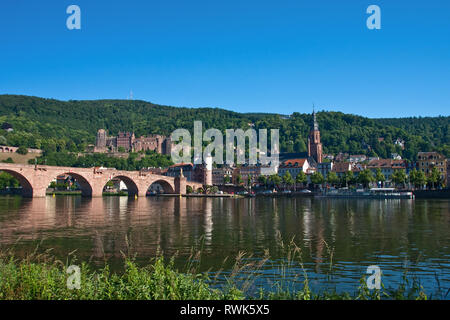 Vista del castello e ponte di Heidelberg, Germania Foto Stock