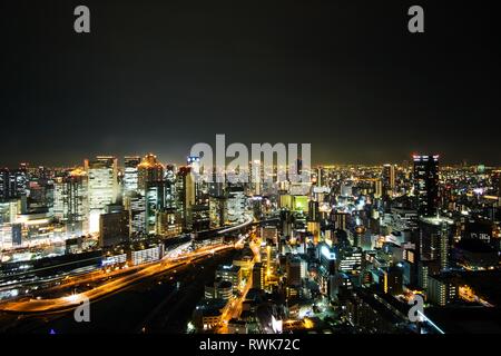 Antenna di bella vista notturna di Osaka cityscape da Umeda Sky building, Oaska - GIAPPONE Foto Stock