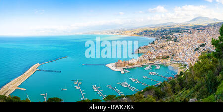 Antenna vista panoramica del Golfo di Castellammare città, Trapani, Sicilia, Italia Foto Stock