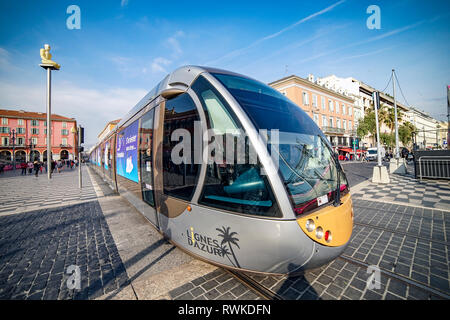 Francia. Alpes-Maritimes (06). Bello. Piazza Massena. Il tram Foto Stock