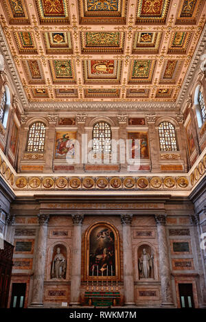 Italia, Roma, febbraio 19/2019, interno della Basilica Papale di San Paolo fuori le mura Foto Stock