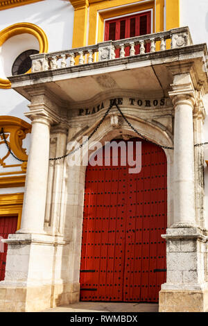 Siviglia, Spagna - DIC 2018: entrata principale di Plaza de Toros de Sevilla Foto Stock