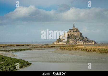 Mont St Michel in inverno il sole Foto Stock