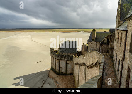 Mont St Michel in inverno il sole Foto Stock