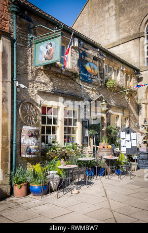 Il tessitore fiammingo precedentemente noto come il Pack Horse Inn da secoli XVIII e XIX, un tradizionale pub in Corsham Wiltshire, Inghilterra REGNO UNITO Foto Stock