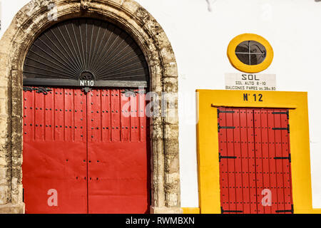 Siviglia, Spagna - DIC 2018: ingresso a posti sotto il sole a Plaza de Toros de Sevilla Foto Stock