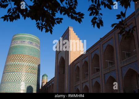Oriental edifici della città vecchia di Itchan Kala. Khiva, Uzbekistan Foto Stock