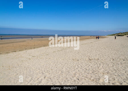 Vista prossima a Utah Beach Museum guardando verso sud-est lungo la Utah Beach, Normandia, Francia. Foto Stock