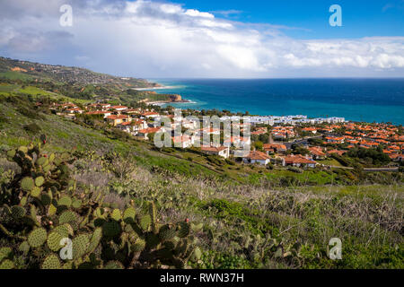 Colorato la California del Sud Costa con dolci colline coperte da bellissime case e sbalorditive vedute dell'oceano, Rancho Palos Verdes, Californi Foto Stock