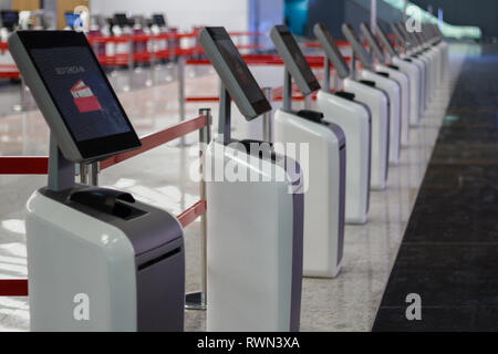 Aeroporto self check-in self-service ticket machine Foto Stock