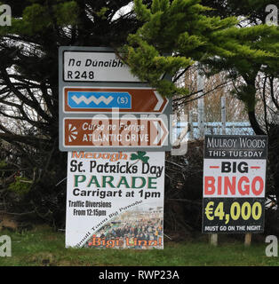 Cartello stradale di San Patrizio 2019 in Carrigart come la città si sta preparando per un dell annuale il giorno di San Patrizio parate nella Contea di Donegal, Foto Stock