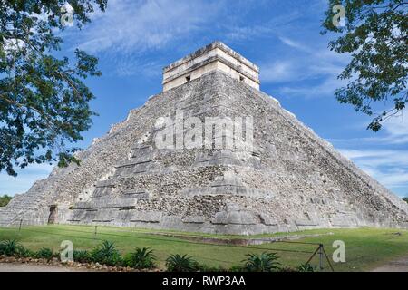 Piramide del mago in Uxmal rovine di antiche città maya, Yucatan Messico Foto Stock