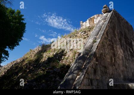 Piramide del mago in Uxmal rovine di antiche città maya, Yucatan Messico Foto Stock