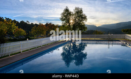 Piscina in un parco nella Sierra de Cazorla mountain range; Spagna Foto Stock