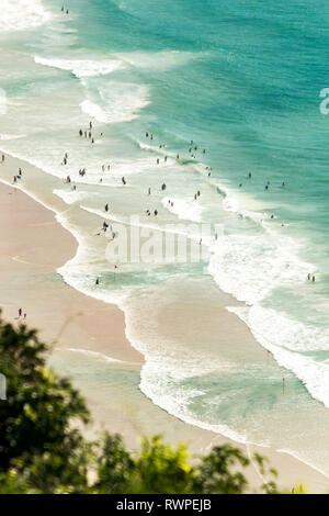 Vista superiore della Praia do Santinho preso dal Morro das Aranhas, Florianpolis, Santa Catarina, Brasile. Foto Stock