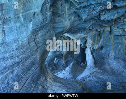 La scultura del vento ed erosione dentro le cave di marmo (Capilla de Marmol), Rio tranquilo, Aysen, Patagonia, Cile Foto Stock