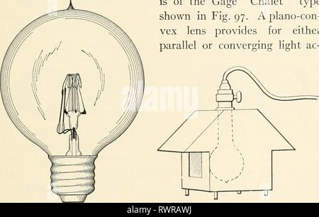 Elementare microscopia chimica (1921) chimici elementari elementarychemi microscopia00cham Anno: 1921 lampade microscopio 163 un disco di ' daylite ' vetro inserito tra la lampada e il condensatore aumenta notevolmente l'utilità della lampada, oppure si può impiegare un Bausch & Lomb ' condensatore ausiliario ' che ha un' giorno- lite ' combinazione nel montaggio. Un filamento di tungsteno lampada microscopio che approssima fedelmente una lampada ad arco in intensità e carattere è stato recentemente descritto da Gage.1 si compone di un American Locomotive fanale, avente un concentrato molto filamento. Esso è costituito da un gas-riempito 6 Foto Stock