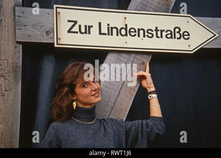 Lindenstraße, Fernsehserie, Deutschland 1988, Darsteller: Brigitte Annessy Foto Stock