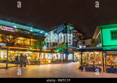 Ankara/Turkey-February 23 2019: Hamamonu quartiere che è popolare con le vecchie abitazioni turche Foto Stock