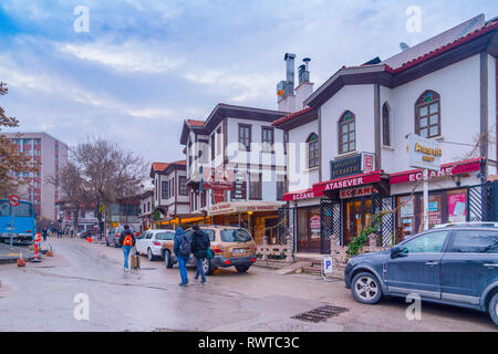 Ankara/Turkey-February 23 2019: Hamamonu quartiere che è popolare con le vecchie abitazioni turche Foto Stock