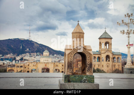 Nuova architettura Georgiana Chiesa cloud vista giorno Foto Stock