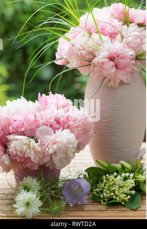 La botanica, deco con fiori di peonia, attenzione! Per Greetingcard-Use / Postcard-Use nei Paesi di lingua tedesca talune restrizioni possono applicare Foto Stock