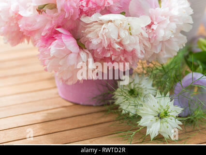 La botanica, deco con fiori di peonia, attenzione! Per Greetingcard-Use / Postcard-Use nei Paesi di lingua tedesca talune restrizioni possono applicare Foto Stock