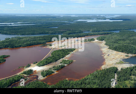 Antenna, bacini di contenimento, Sherridon, Manitoba Foto Stock