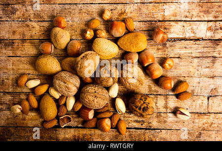 Vari i dadi su un palo alto vista, cibo sano Foto Stock